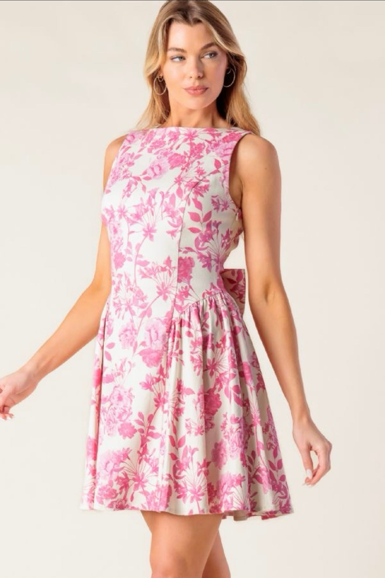 A PRINTED WOVEN MINI DRESS